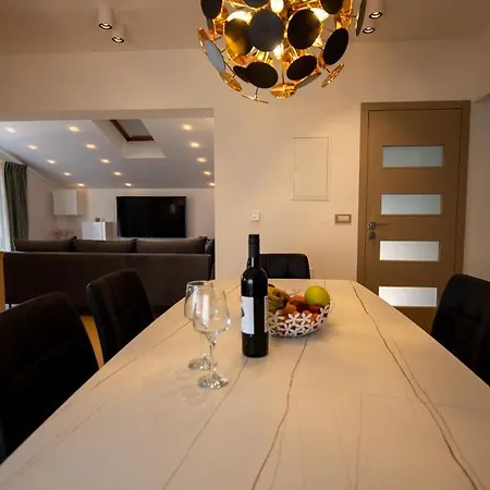 Lumaja Luxury ביוגראד נה מורו