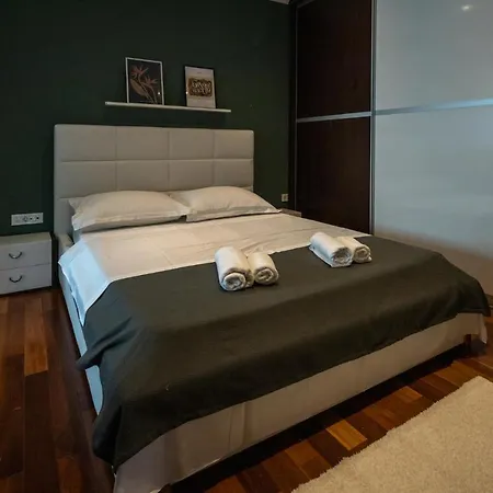 Lumaja Luxury ביוגראד נה מורו