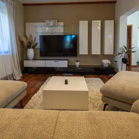 Lumaja Luxury דירה